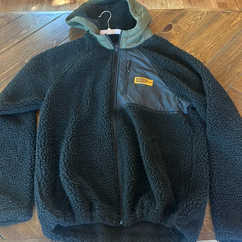 Men/Women’s size small Vans oversized zip up Sherpa jacket